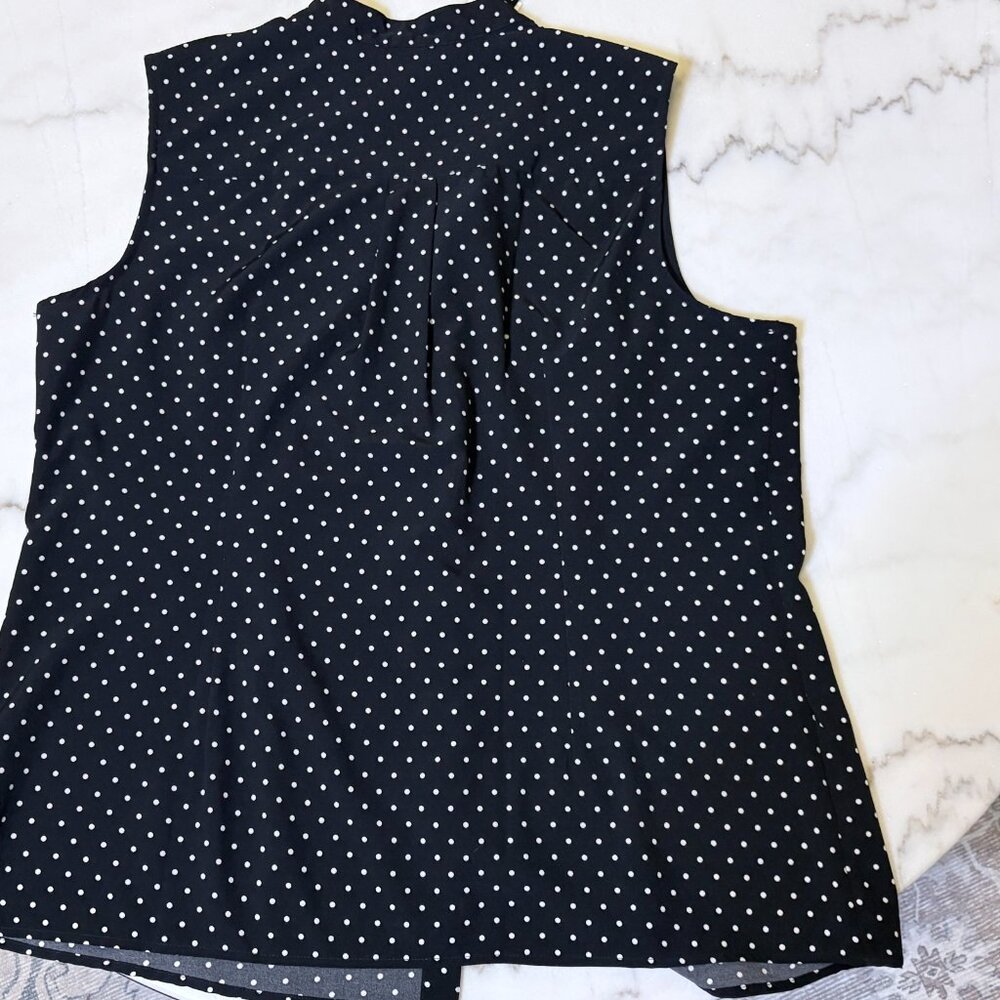 Notations Sleeveless  button down with white polka dots  Size XL - Picture 6 of 7
